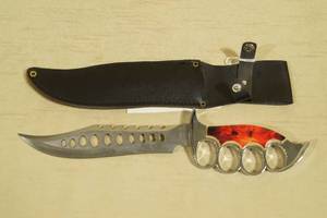 lot 107 image: Black Widow Knife with Knuckle Guard Grip