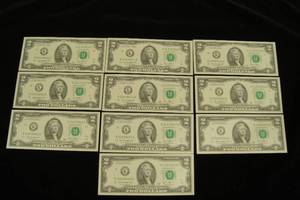 lot 36 image: 10 Uncirculated Sequential $2 Bills - 2013 Series