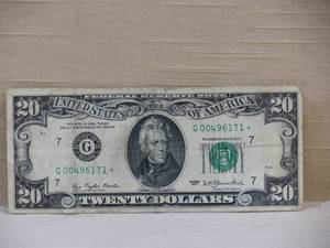 lot 35 image: 1977 US $20 Bill - Star Note
