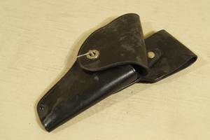 lot 30 image: Gould & Goodrich EDW 34 Leather Handgun Holster