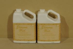 lot 128 image: Glamorous Wash High Maintenance Laundry Detergent