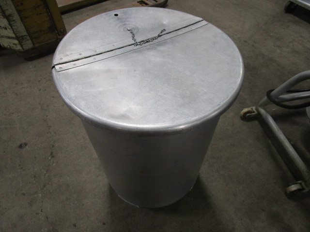 ROUND ALUMINUM  WEAR EVER FOOD STORAGE CONTAINER