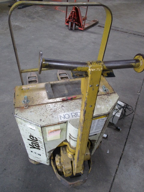 YALE WALK BEHIND LIFT TRUCK WITH CHARGER