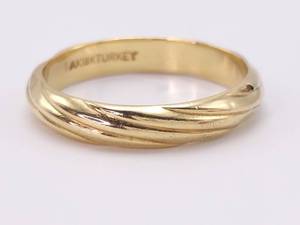 Charming Twist Band  Ring in 18k Yellow Gold