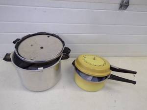 Pair of Pressure Cookers
