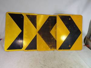 4 Arrow Signs