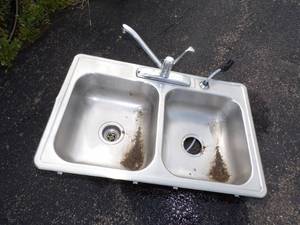 Kitchen Sink with Faucet