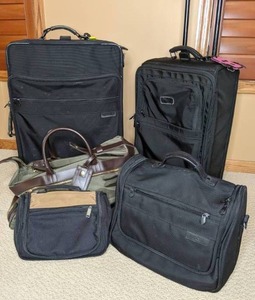 lot 178 image: Lets go Flying 5pc Travel Set