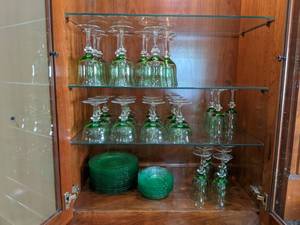 lot 18 image: Set of Exquisite Uranium Plates and Bowls and Glassware