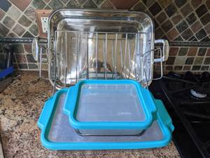 lot 60 image: Set of 2 Anchor Glass Baking Dishes, Beautiful Cuisinart Oven Tray & Cooling Rack