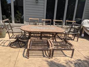 lot 7 image: Beautiful 10-Piece Patio Set Table, Chairs, Umbrella, Ottomans