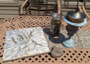 lot 75 image: Assortment of Outdoor Decor