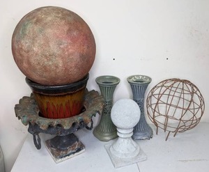 lot 241 image: Decor Lot - Nature & Garden