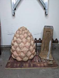 lot 215 image: Large Pinecone Yard Decor