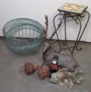 lot 219 image: Wildlife Decor Lot