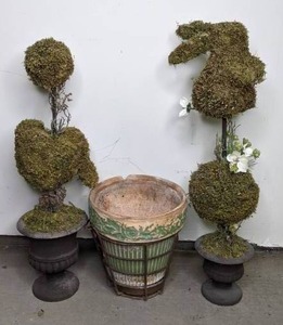 lot 221 image: Adorable Garden Sculptural Plant Art