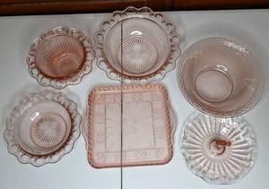 lot 79 image: Vintage Pink Glass Serving Bowls and Dishes