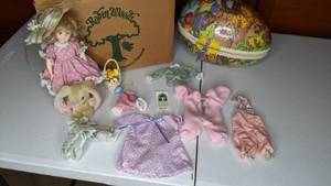 lot 43 image: Vintage 1990 Robin Woods Doll, Bunny, Clothing in an Easter Egg Set