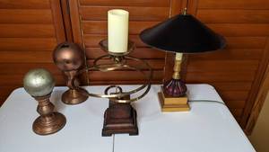 lot 48 image: Elegant Set of (4) Home Decor Pieces Lamp, Candelabra, Etc.