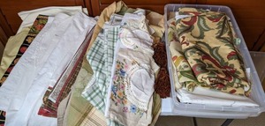 lot 174 image: Beautiful Lot of Table Cloths & Runners