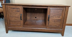 lot 41 image: Beautiful TV Stand