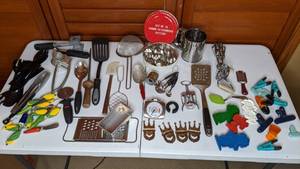 lot 65 image: All of the Kitchen Utensils
