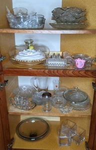 lot 70 image: Beautiful Mixed Lot of Glass & Crystal Bowls, Serving Platters, Pie Cover & More