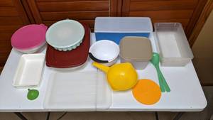 lot 74 image: Lot of Plastic Tupperware