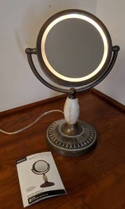 lot 118 image: Vintage Homedics Illuminated Beauty Mirror M-7079