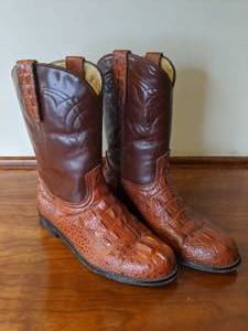 lot 130 image: Calialio Dorado Mens Boots from Mexico