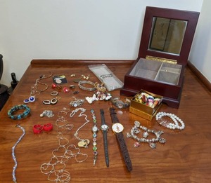 lot 106 image: Beautiful Mixed Lot of Jewelry w Jewelry box