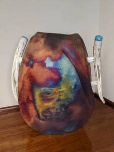 lot 20 image: Fancy 2005 Hand-Carved Vase