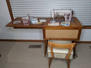 lot 19 image: Vintage Mid-Century Modern Lady Kenmore Model 89 with Table and Chair Set