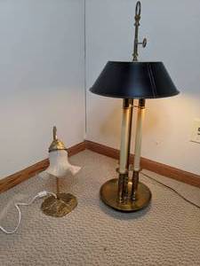 lot 113 image: Vintage Sand Dollar Gooseneck Gold Tone Table Lamp, Stiffel 3 Candlestick Brass Bouillotte Table Lamp