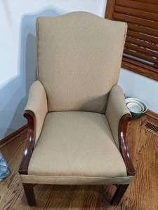 lot 180 image: Beautiful Vintage Arm Chair