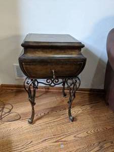 lot 23 image: Elegant Side Table with Drawer and Lift-Top