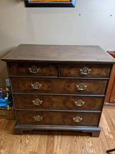 lot 15 image: Elegant French Walnut 5-Drawer Dresser Baker Furniture Collectors Edition