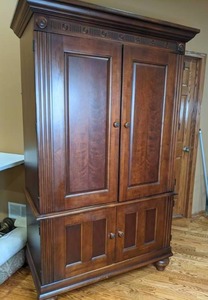 lot 38 image: Beautiful Cherry Wood, Computer Cabinet