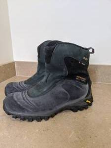 lot 322 image: Mens Black Merrell Boots
