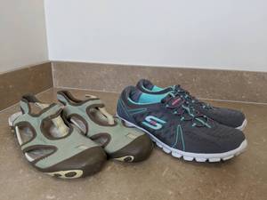lot 324 image: Womens Sketchers Shoes and Merrell Shoes