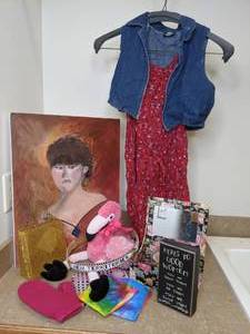 lot 330 image: Home Decor and Clothing Lot