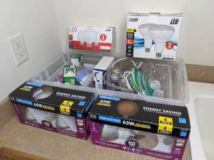 lot 334 image: Lot of Lightbulbs