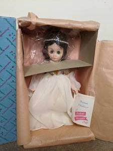 lot 357 image: Vintage Collectible Doll - Madame Alexander - Portrait Children (Juliet)