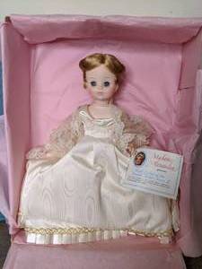 lot 364 image: Vintage Collectible Dolls - Madame Alexander - Harriet Lane