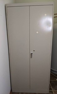 lot 160 image: Metal Storage Cabinet