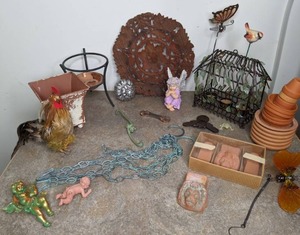 lot 162 image: Adorable Garden Dcor
