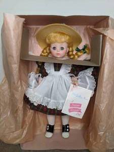 lot 350 image: Vintage McGuffey Ana Madame Alexander Doll