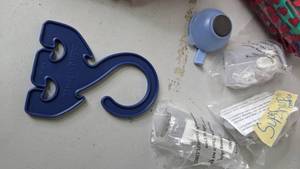 lot 286 image: Lot of Plasticware and Bits and Bobs