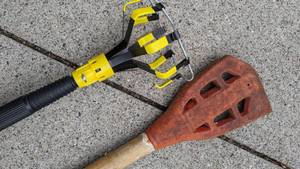 lot 287 image: Lightbulb Changing Pole & Broomball Stick