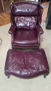 lot 34 image: Stunning Vintage Whittemore-Sherrill Limited Couch & Footrest